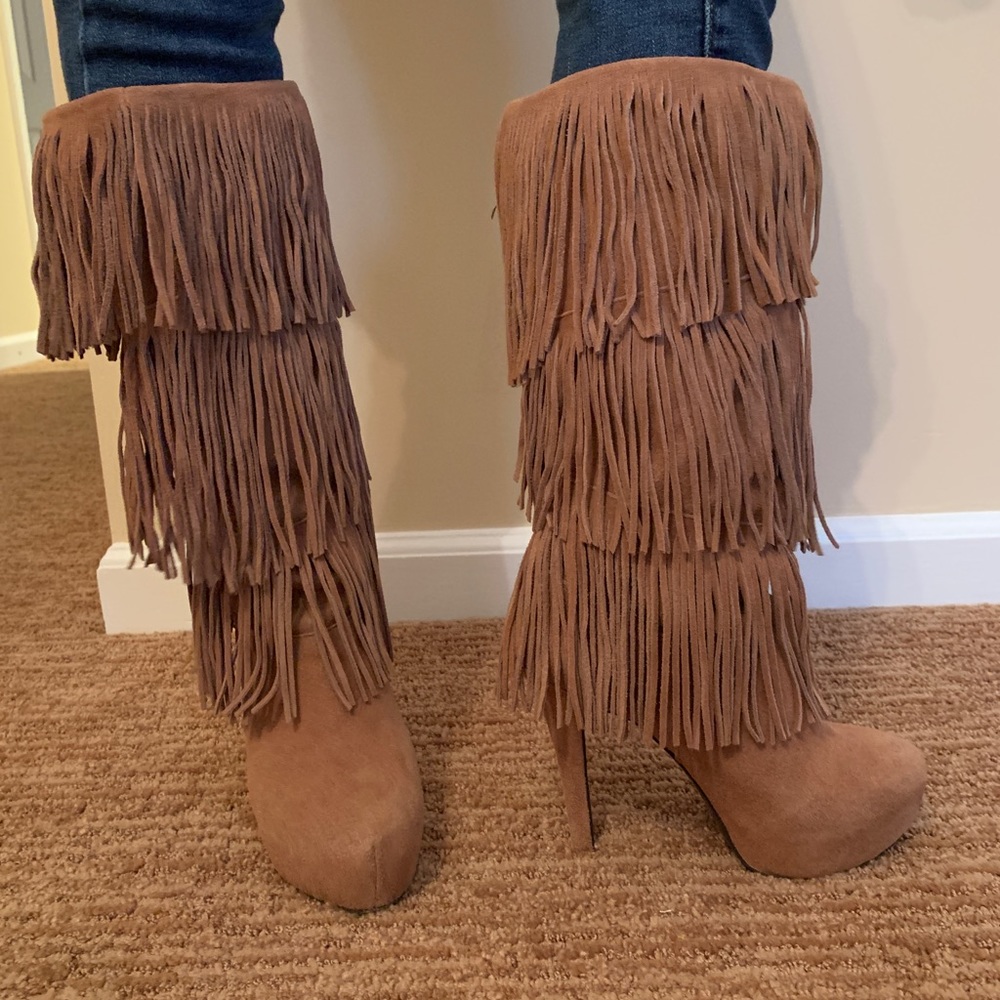 Mojo Moxy fringe boots tan size 7